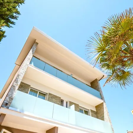 德尔玛尔酒店 2*