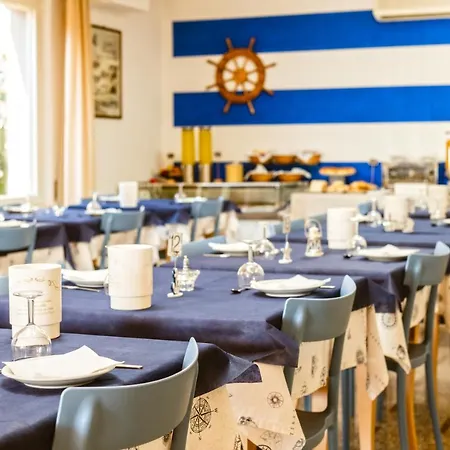 酒店 德尔玛尔酒店 2*