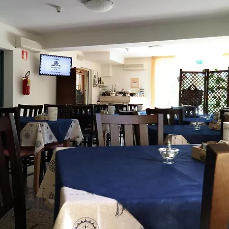 酒店 德尔玛尔酒店 2*