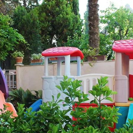 德尔玛尔酒店 2*