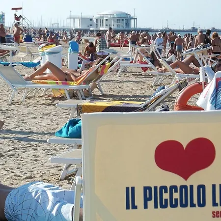 德尔玛尔酒店 酒店