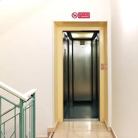 德尔玛尔酒店 2*